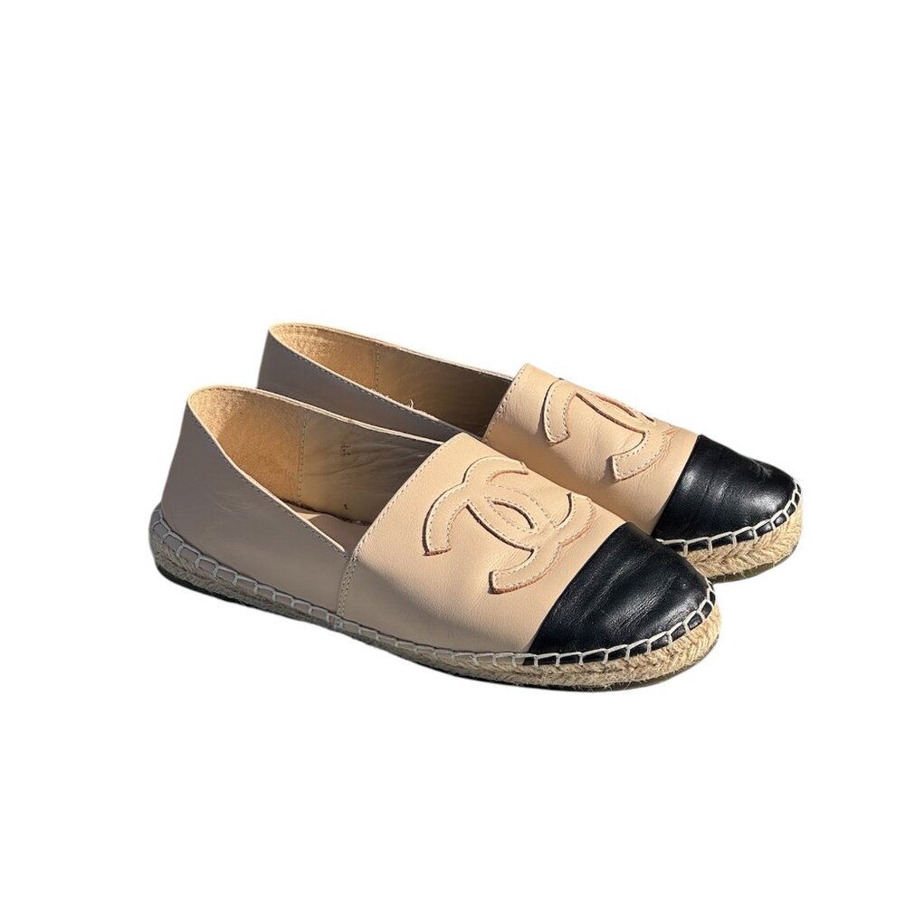 Chanel Espadrilles Flats Size 39 US 8.5-9 Beige Black CC Logo